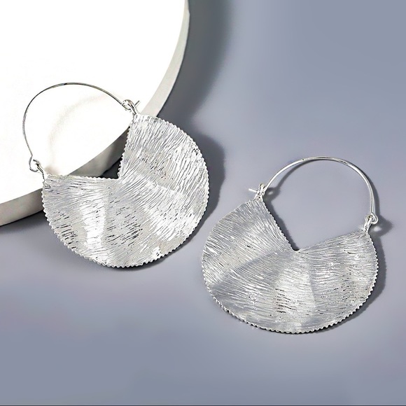 GlitzBlitz Boutique Jewelry - Any 2/$20! Silver Ridged Boho Disc Earrings